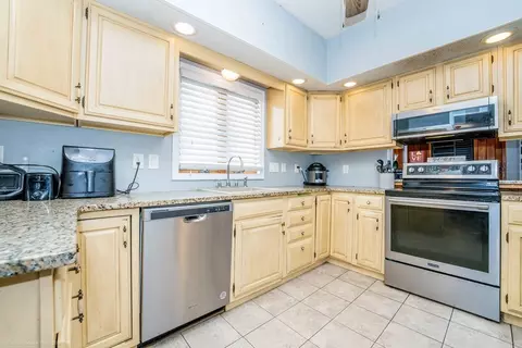 165 Sprague St, Fall River, MA 02724 photo 13