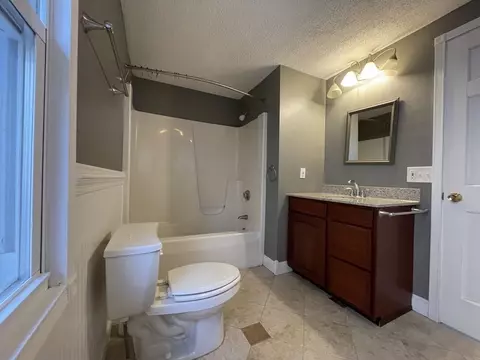 Bath - 47 Royal St, Chicopee, MA 01020 photo 5 of 5