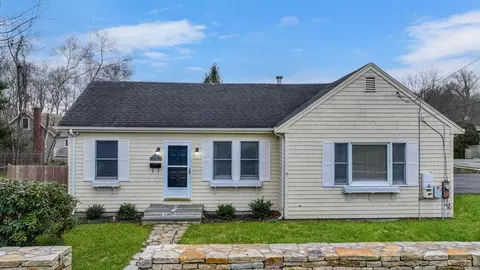 784 Allen St, Dartmouth, MA 02747