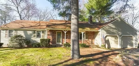 21 Reardons Field Ln, North Attleborough, MA 02763