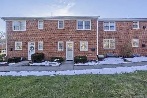 33 Hadley Vlg #33, South Hadley, MA 01075