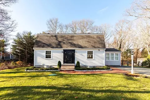 4 Burnside St, Plymouth, MA 02360