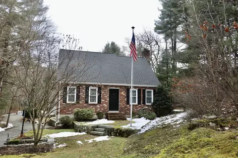 17 School St, Middleton, MA 01949