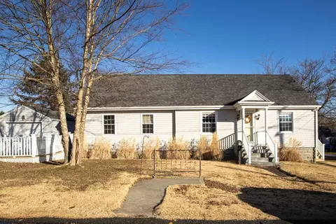 95 Jaffrey St, Swansea, MA 02777