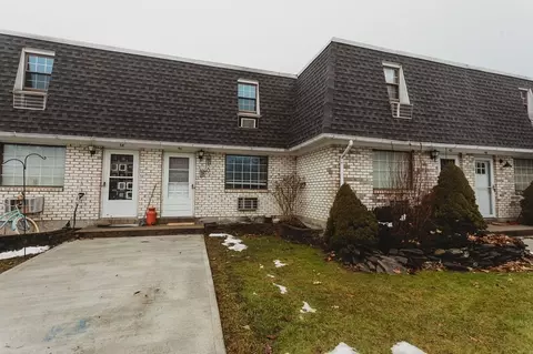 40 Princeton Ter #40, Greenfield, MA 01301