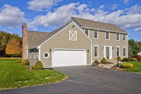14 Cedar Rdg, South Hadley, MA 01075