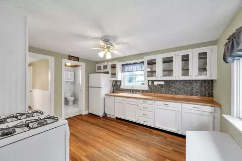 403 Parker St, Springfield, MA 01129 photo 4
