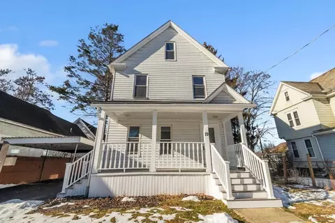 19 Charles St, Holyoke, MA 01040