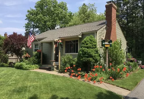37 Vadnais St, East Longmeadow, MA 01028