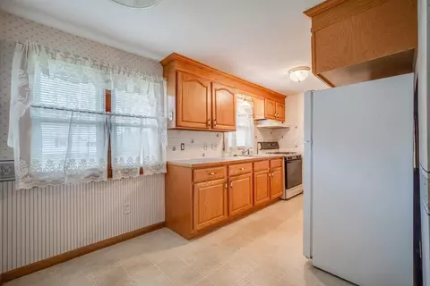 99 Cobb Ave, Chicopee, MA 01013 photo 4