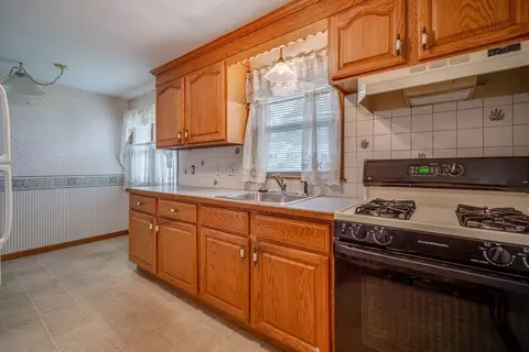 99 Cobb Ave, Chicopee, MA 01013 photo 6