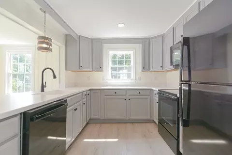 Kitchen - 39 2 W Sutton Rd # -1, Sutton, MA 01590 photo 1 of 2