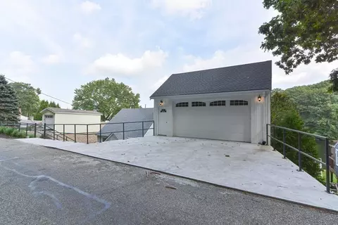 Exterior - 39 2 W Sutton Rd # -1, Sutton, MA 01590 photo 8 of 9