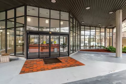 250 Hammond Pond Pkwy #1406N, Chestnut Hill, MA 02467