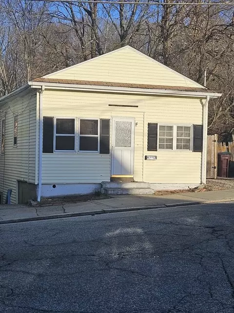 232 Transit St, Woonsocket, RI 02895