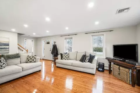 60 Hitching Post Dr, Walpole, MA 02081 photo 5