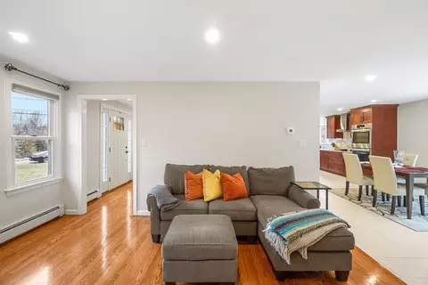 60 Hitching Post Dr, Walpole, MA 02081 photo 15