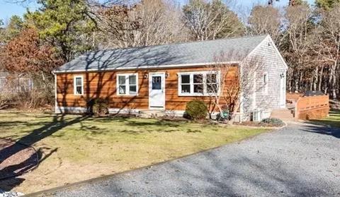 40 Chartwell Dr, Bourne, MA 02532