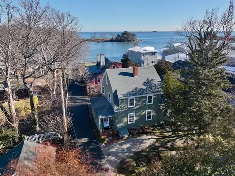 5 Harding Ln, Marblehead, MA 01945
