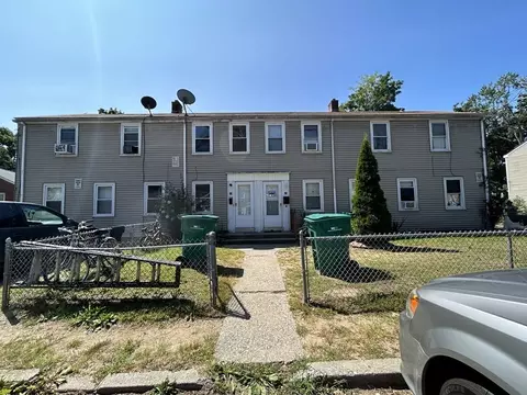21-27 Decker Pl, Springfield, MA 01104