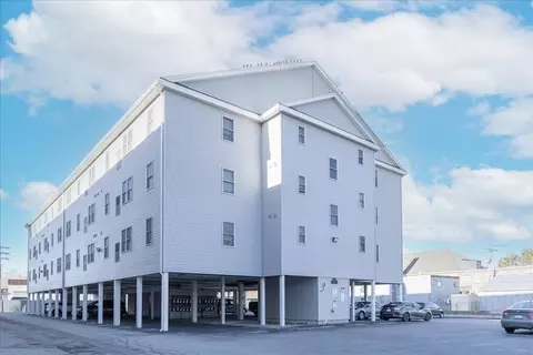 107 Foster St #208, Peabody, MA 01960
