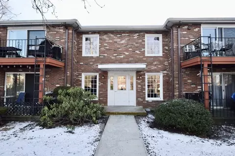 79 Fountain Ln #16, Weymouth, MA 02190