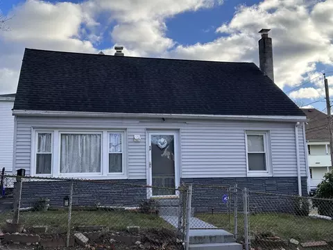 1 Bauer St, Worcester, MA 01603 photo 2