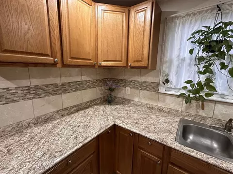 1 Bauer St, Worcester, MA 01603 photo 5