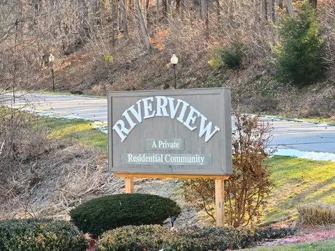 124 Riverview Pl #E, Southbridge, MA 01550