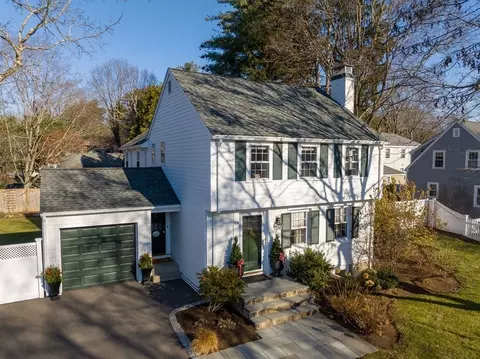89 Beechwood Rd, Wellesley, MA 02482