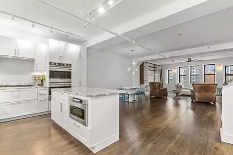 453 Washington St #10A, Boston, MA 02111