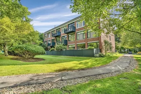 100 Keyes Rd #306, Concord, MA 01742