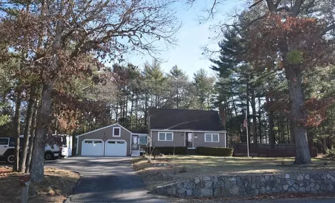 257 Holmes St, Halifax, MA 02338