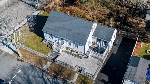 10 Wayne St, Fall River, MA 02721 photo 4