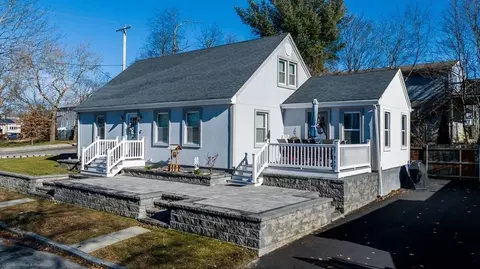 10 Wayne St, Fall River, MA 02721 photo 3