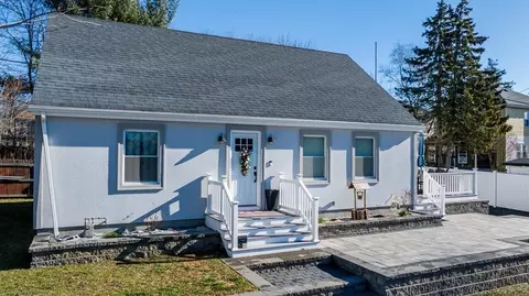 10 Wayne St, Fall River, MA 02721