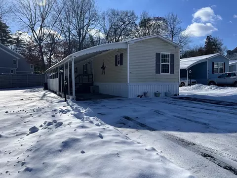 556 Central St #180, Leominster, MA 01453