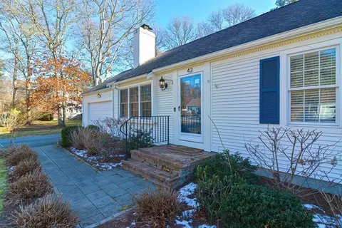 42 Park Place Way, Mashpee, MA 02649