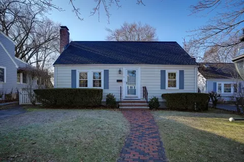 18 Waverley Ter, Belmont, MA 02478