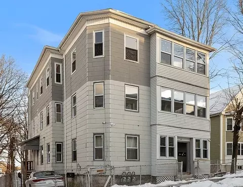 91 Penn Ave, Worcester, MA 01604