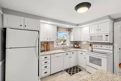 38 Fox Rd, Wakefield, MA 01880 photo 9