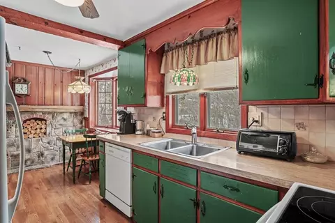 64 Timothy Cir, Springfield, MA 01119 photo 3