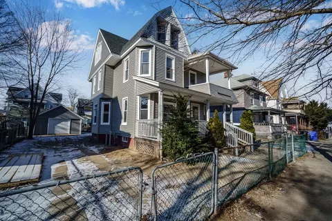 64 Colonial Ave, Springfield, MA 01109 photo 25