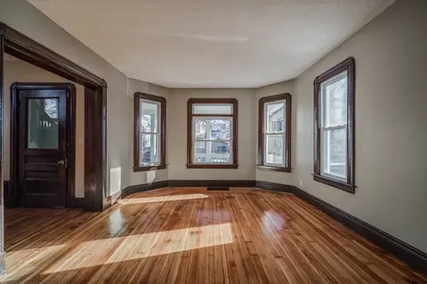 64 Colonial Ave, Springfield, MA 01109 photo 4