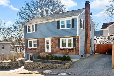 1 Garfield Ave, Woburn, MA 01801