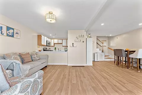 360 Littleton Rd #H17, Chelmsford, MA 01824