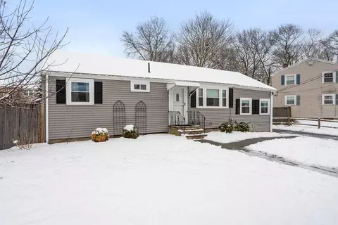 81 W Lake Dr, Weymouth, MA 02189
