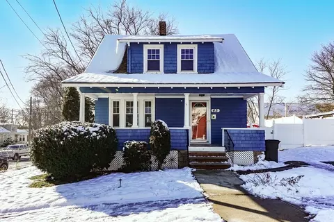 45 Dustin St, Peabody, MA 01960