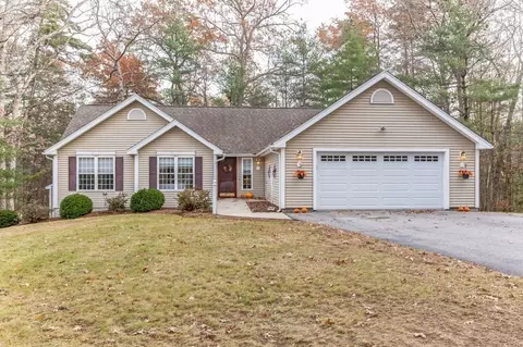 12 Nesmith Ct, Litchfield, NH 03052