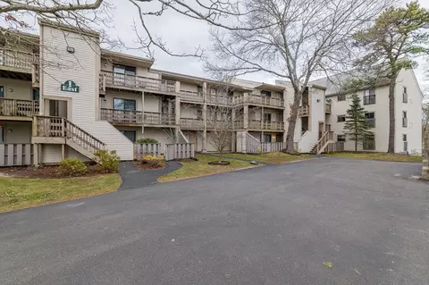 800 Bearses Way #1EH, Hyannis, MA 02601